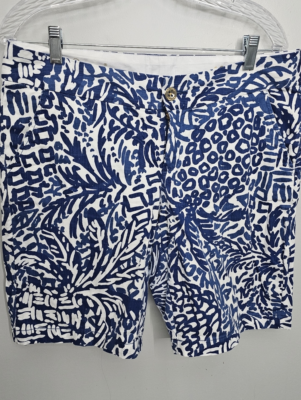 Lilly Pulitzer Navy & White Tropical Print 10" Inseam Shorts With Gold Bottons - Picture 3 of 4